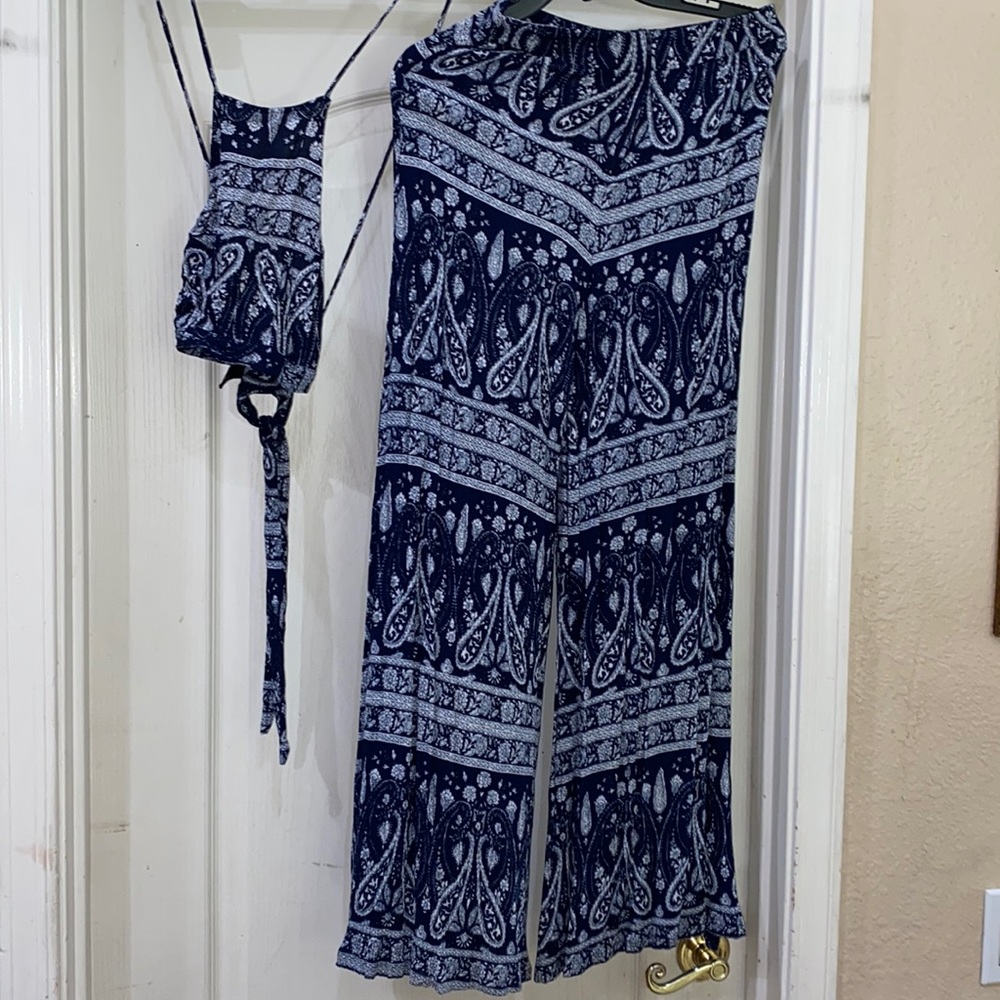 Set! Flared pants and crop top open back shirt